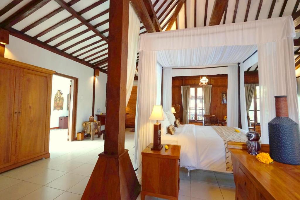 Двухместный (Предложение для длительного проживания @ Номер Joglo Делюкс с 1 спальней) виллы Villa Berawa, Чангу