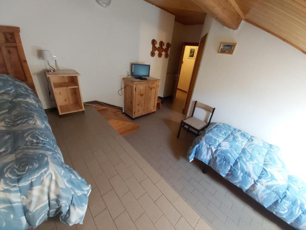 Двухместный (Двухместный номер с 2 отдельными кроватями) отеля Camere vecchio borgo, Бормио