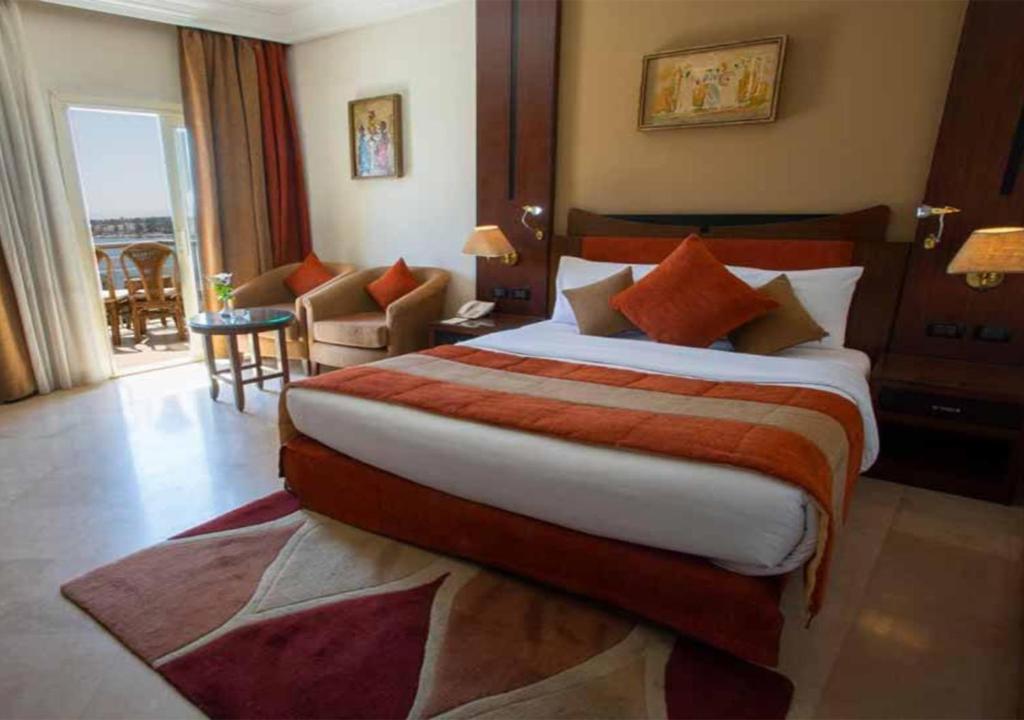 Двухместный (Двухместный номер Делюкс с 1 кроватью, вид на Нил) отеля Eatabe Luxor Hotel, Луксор
