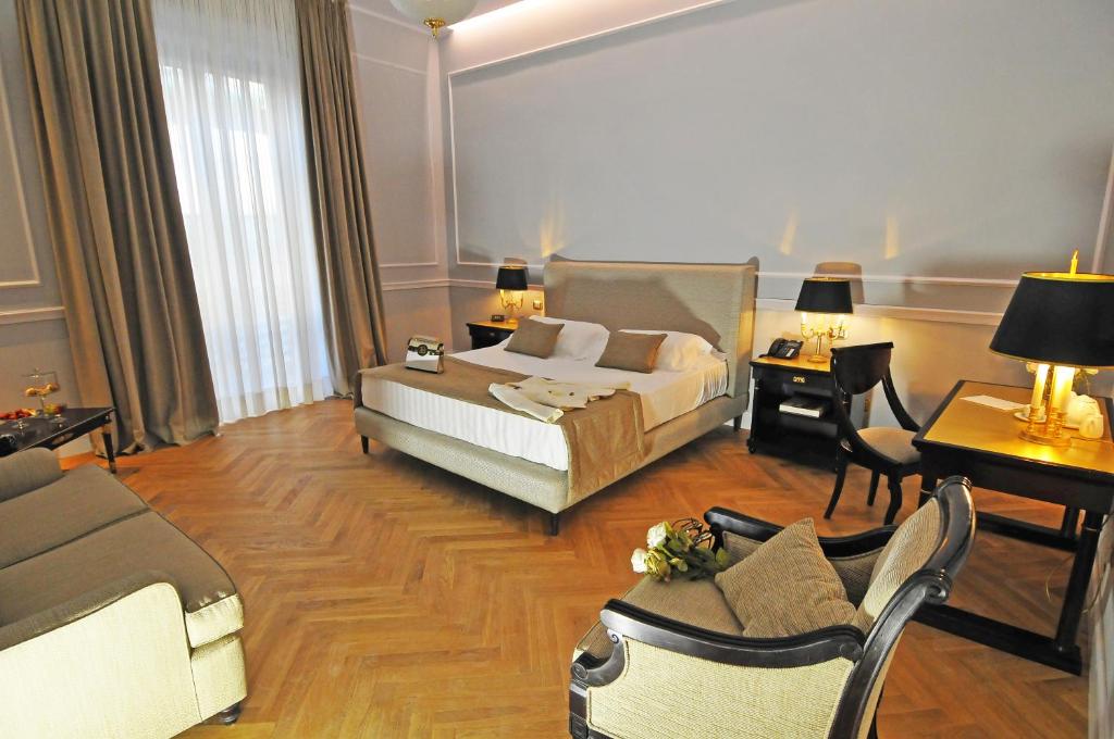Двухместный (Двухместный номер Делюкс с 1 кроватью или 2 отдельными кроватями, вид на город) отеля Grand Hotel Et Des Palmes, Палермо