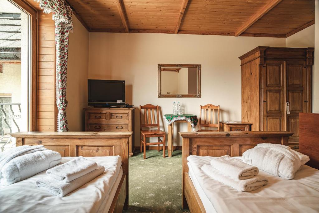 Двухместный (Двухместный номер с 1 кроватью или 2 отдельными кроватями и балконом) курортного отеля Biały Dunajec Regionalny Resort & Spa, Бялы-Дунаец