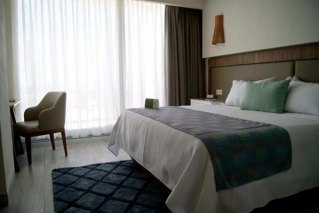 Двухместный (Двухместный номер с 1 кроватью и балконом) отеля Hotel Velvet Plaza, Гвадалахара