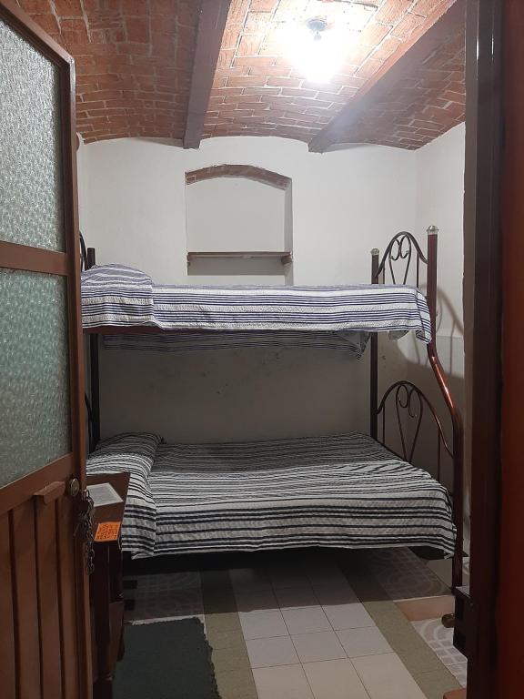 Номер (Односпальная кровать в общем номере для мужчин и женщин) хостела Casa Bertha, Гуанахуато