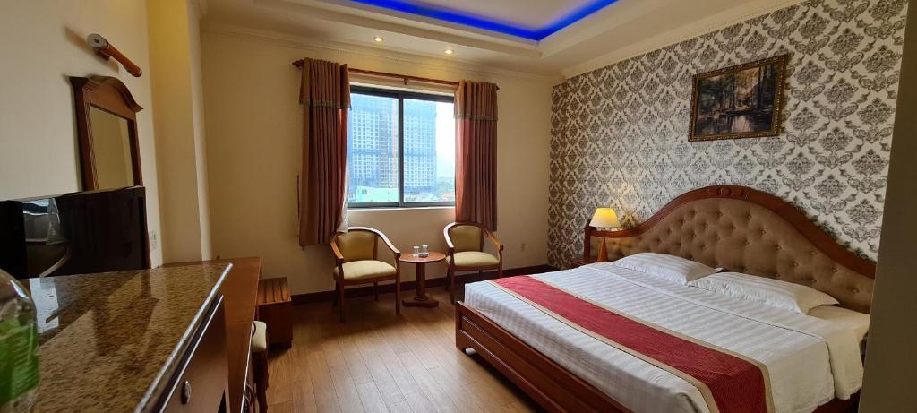Двухместный (Улучшенный двухместный номер с 1 кроватью) отеля Hoang Yen Hotel, Хошимин