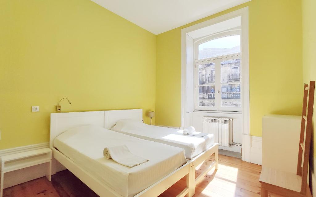 Двухместный (Двухместный номер с 2 отдельными кроватями и собственной ванной комнатой) хостела Best Guest Porto Hostel, Порту