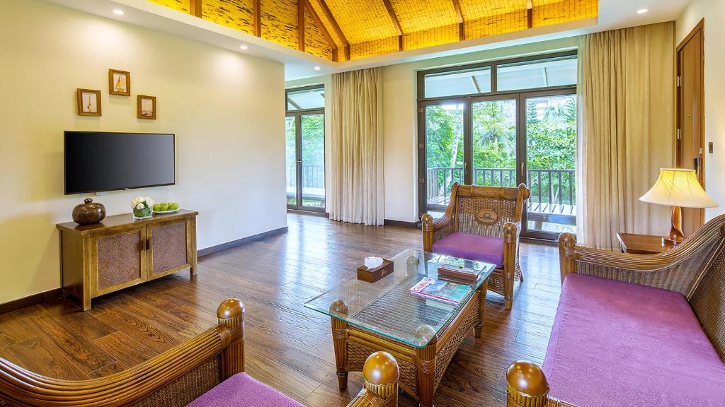 Сьюит (Семейный люкс (2 спальни и 1 гостиная)) отеля Yalong Bay Villas & Spa, Санья