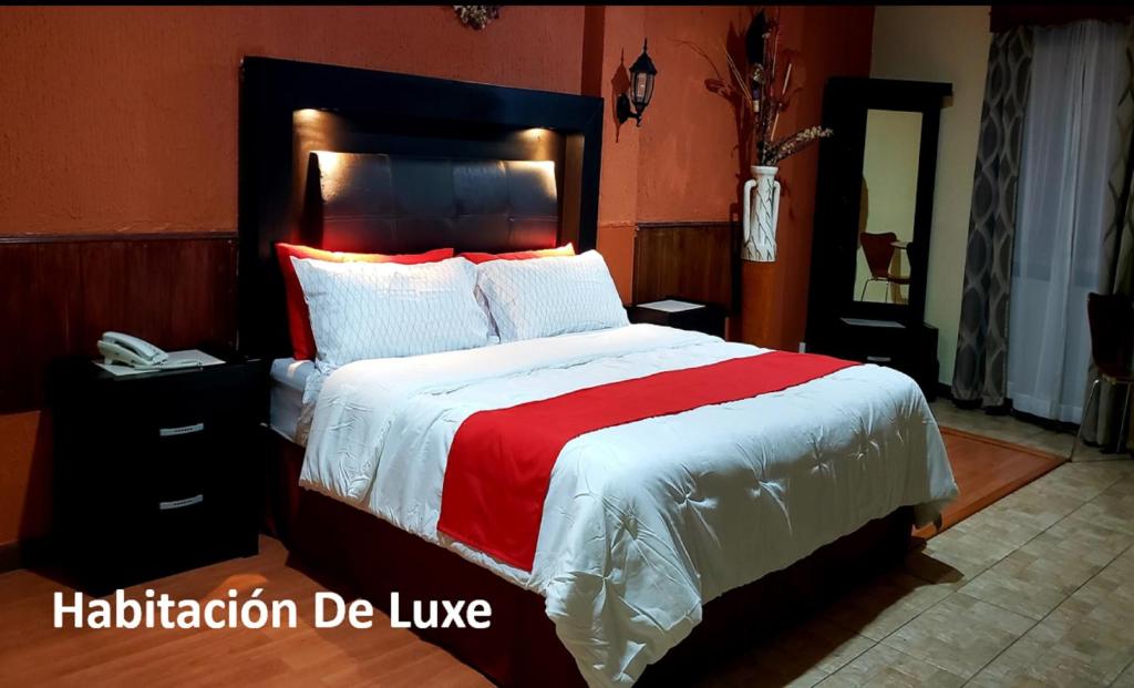 Сьюит (Двухместный номер Делюкс с 1 кроватью и красивым видом) отеля Hotel Murillo Plaza, Гуанахуато