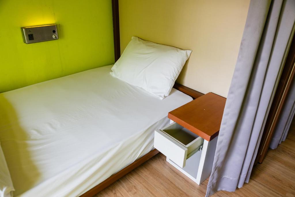 Двухместный (Двухместный номер с 2 отдельными кроватями и общей ванной комнатой) хостела Siamaze, Бангкок