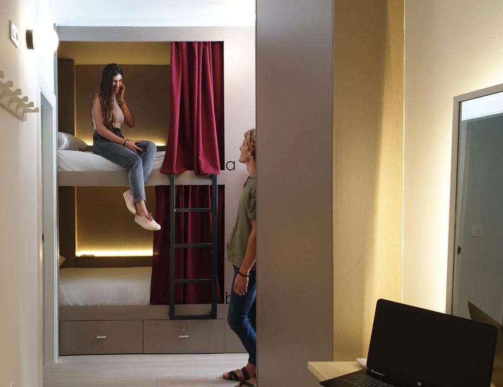 Номер (Спальное место на двухъярусной кровати в общем номере для мужчин и женщин) хостела Broz Hostel, Гранада