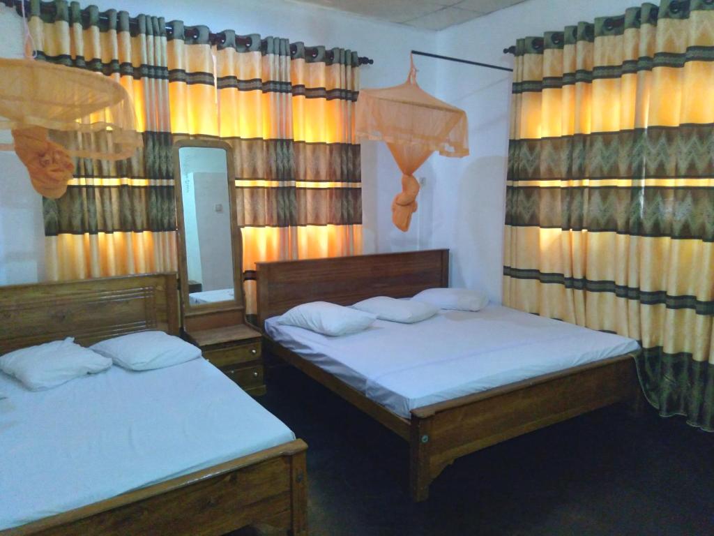 Семейный (Семейный номер с ванной комнатой) семейного отеля Kumudu Holiday Home, Анурадхапура