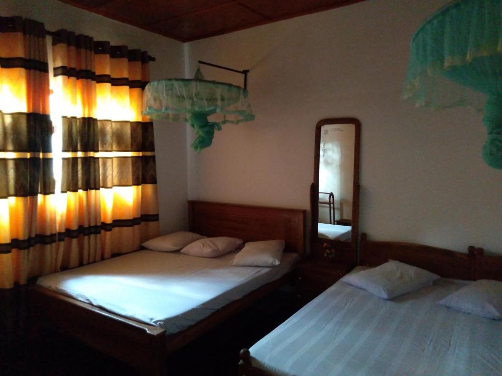 Трехместный (Стандартный трехместный номер) семейного отеля Kumudu Holiday Home, Анурадхапура