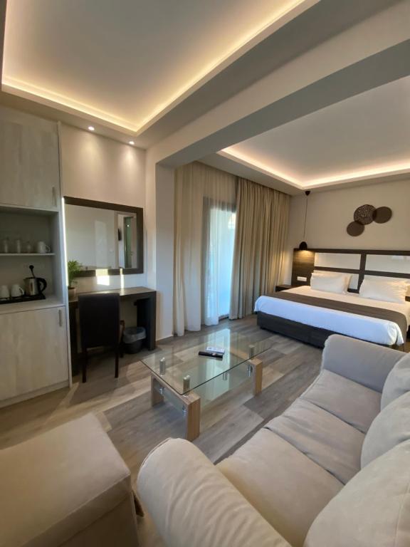 Семейный (Семейный двухместный номер с 1 кроватью) апарт-отеля ABATON Luxury Resort, Циливи