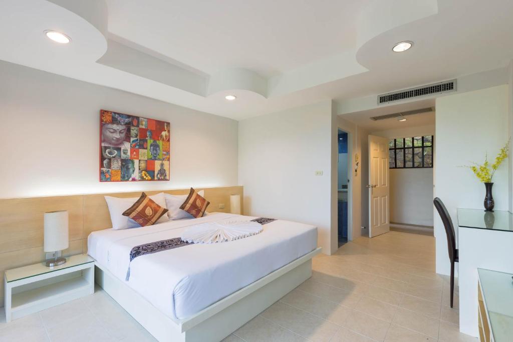 Двухместный (Улучшенный двухместный номер с 1 кроватью) курортного отеля Ocean View Phuket Hotel, Пхукет