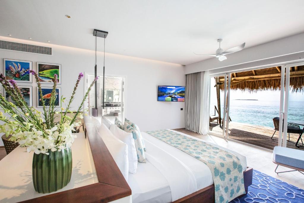 Двухместный (Вилла Water, с гидромассажной ванной) курортного отеля Emerald Maldives Resort & Spa-Platinum All Inclusive, Фасмендху