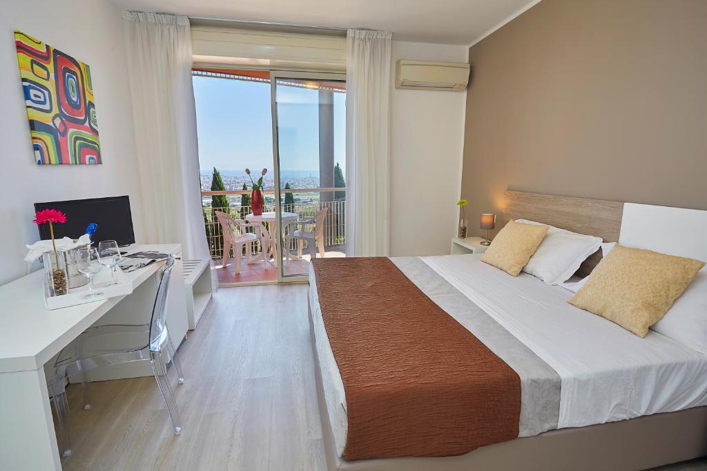 Двухместный (Стандартный двухместный номер с 1 кроватью и окном) отеля Hotel Bel 3, Палермо