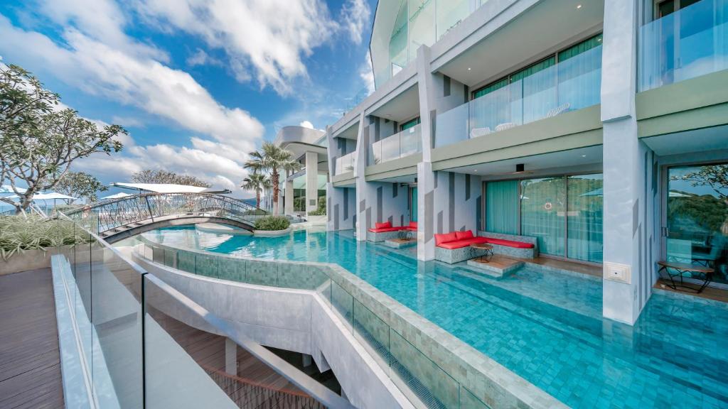 Двухместный (Номер Делюкс с видом на море и правом посещения бассейна) курортного отеля Crest Resort & Pool Villas, Пхукет