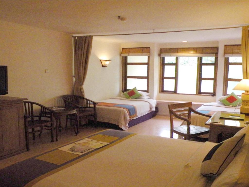 Трехместный (Трехместный номер с ванной) курортного отеля Alam Kulkul Boutique Resort, Кута