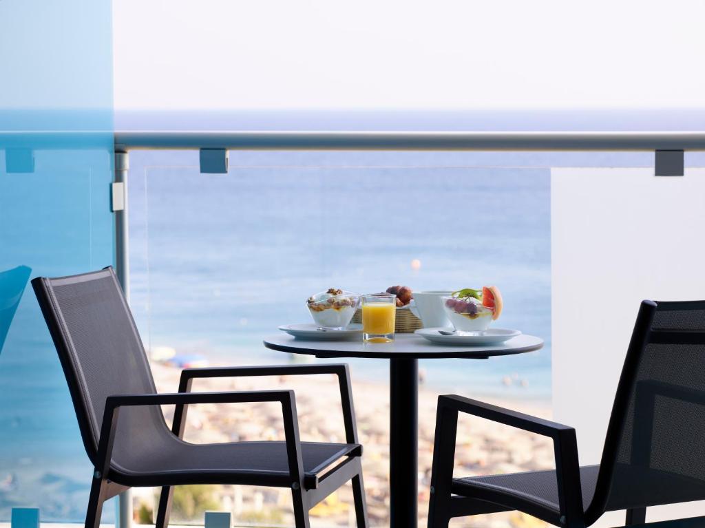 Двухместный (Улучшенный двухместный номер с 1 кроватью или 2 отдельными кроватями и видом на море) отеля AQUARIUM VIEW HOTEL, Родос