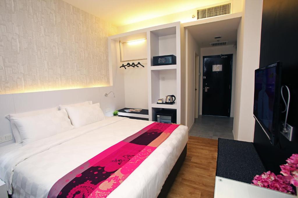 Двухместный (Улучшенный двухместный номер с 1 кроватью), Cairnhill Hotel Kuala Lumpur