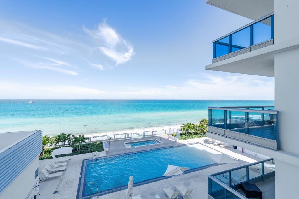 Апартаменты (Угловые апартаменты с 1 спальней - Рядом с океаном), Churchill Suites Monte Carlo Miami Beach