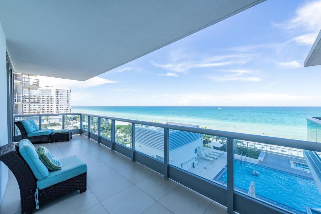 Апартаменты (Угловые апартаменты с 1 спальней - Рядом с океаном), Churchill Suites Monte Carlo Miami Beach