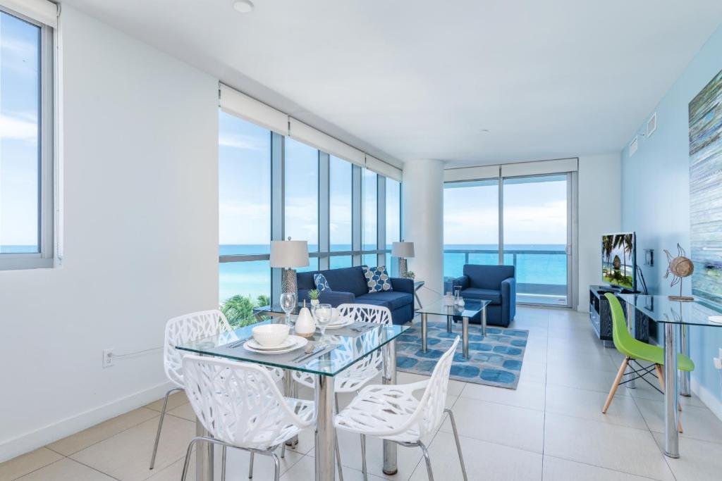 Апартаменты (Угловые апартаменты с 1 спальней - Рядом с океаном), Churchill Suites Monte Carlo Miami Beach