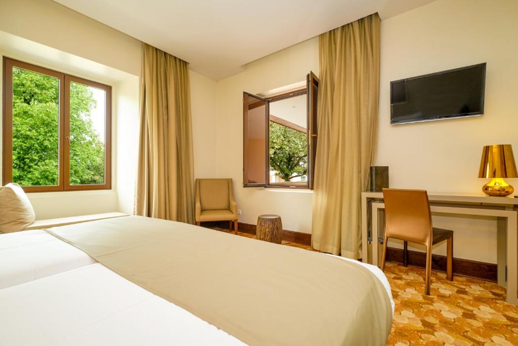 Двухместный (Улучшенный двухместный номер с 2 отдельными кроватями) отеля Sintra Boutique Hotel, Синтра