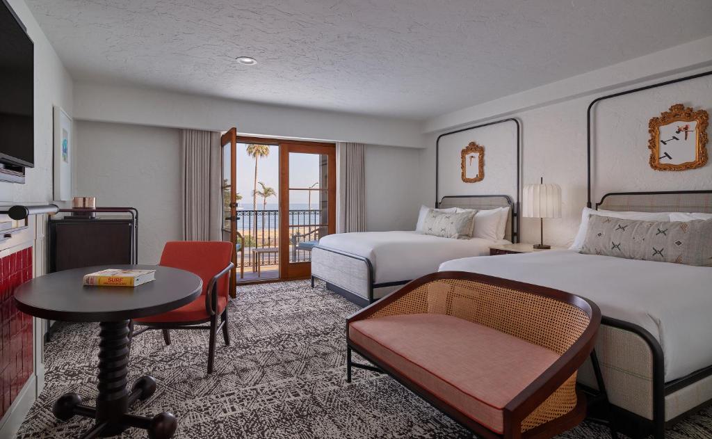 Четырехместный (Номер с видом на океан, балконом и 2 кроватями размера «queen-size») отеля Mar Monte Hotel, in The Unbound Collection by Hyatt, Санта-Барбара