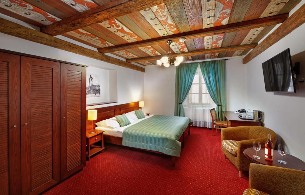 Двухместный (Двухместный номер с двуспальной кроватью и дополнительной кроватью) отеля Lippert, Прага