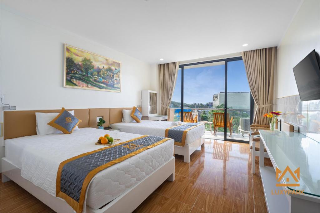 Двухместный (Двухместный номер Делюкс с 2 отдельными кроватями и видом на море) отеля Luxy Park Hotel - Phu Quoc Romantic Sunset, Дуонг-Донг