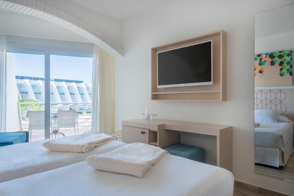 Двухместный (Двухместный номер с 2 отдельными кроватями и боковым видом на море (для 2 взрослых и 1 ребенка)) отеля Iberostar Royal Andalus, Кадис
