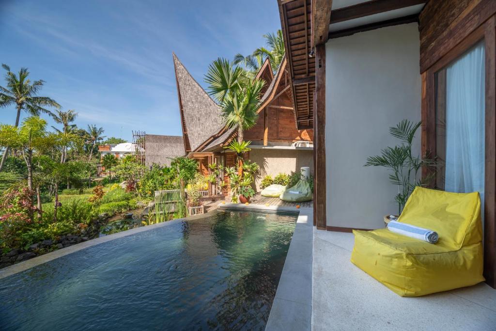 Вилла (Ethnic Three-Bedroom Villa with Pool), Menzel Ubud