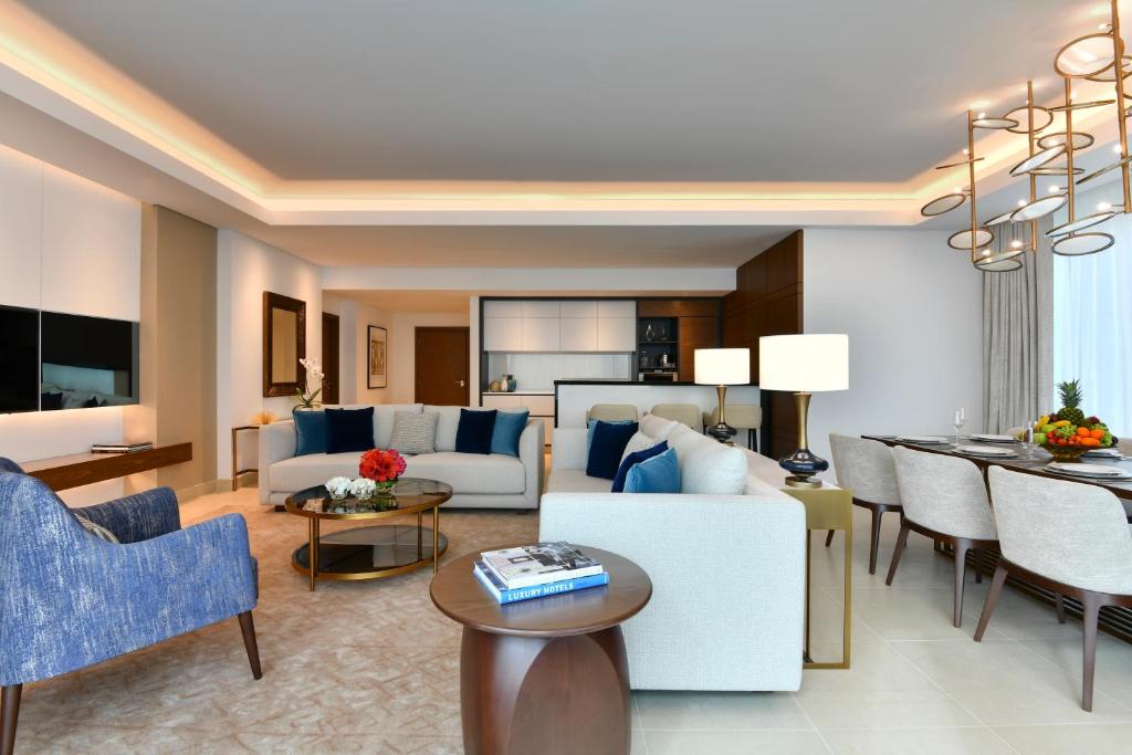 Апартаменты (Апартаменты с 3 спальнями) отеля Sofitel Dubai The Obelisk, Дубай