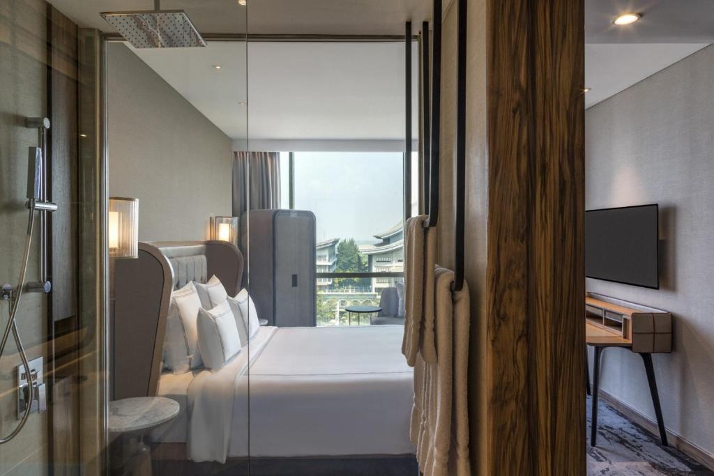 Двухместный (Swiss Executive King Room - Executive Floor), Swissôtel Jakarta PIK Avenue