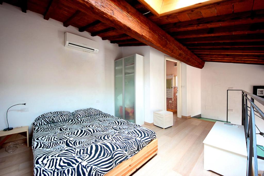Апартаменты (Двухуровневые апартаменты с 1 спальней - Via Laura, 10) апартамента Apartments Florence- Duomo, Флоренция