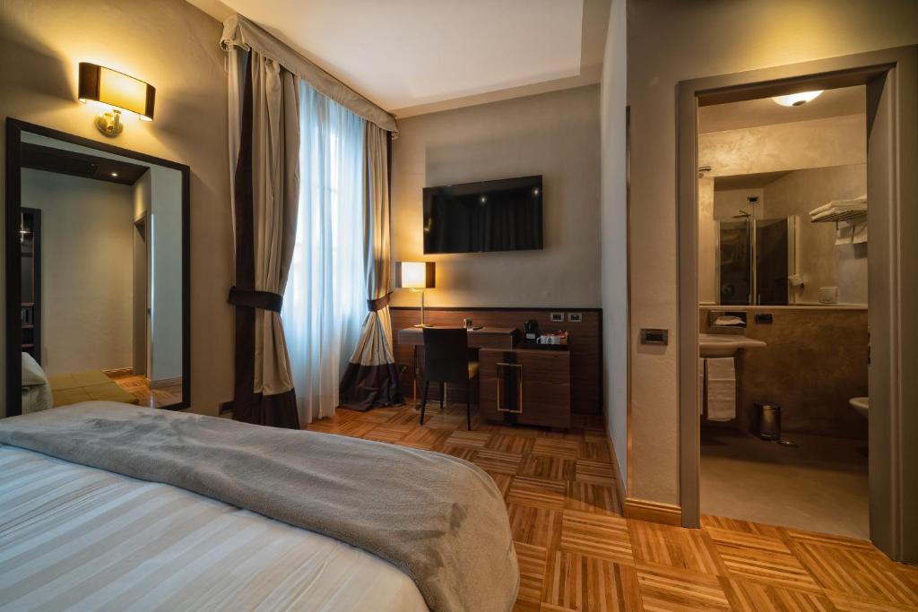 Двухместный (Двухместный номер Делюкс с 1 кроватью или 2 отдельными кроватями, вид на город) отеля Hotel Corte Dei Medici, Флоренция