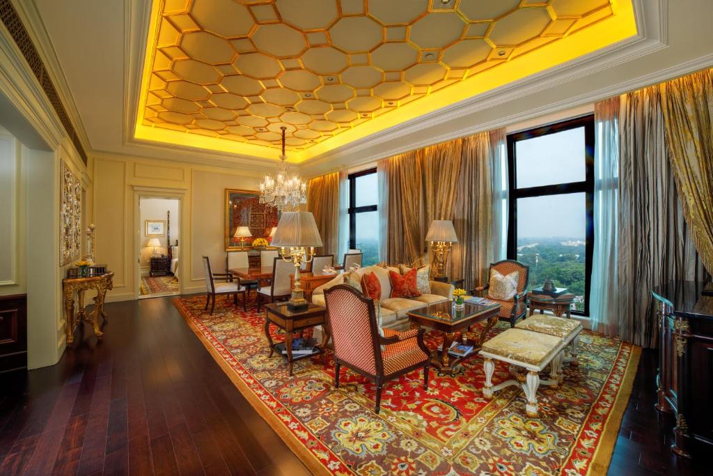 Сьюит (Maharaja Suite with Plunge Pool, Airport Transfers & Lounge Access including cocktail hours), The Leela Palace New Delhi