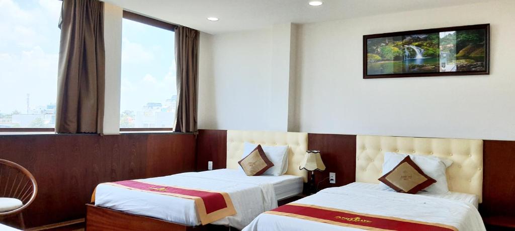 Четырехместный (Номер Делюкс с 2 кроватями размера «queen-size») отеля 7s Anh Duc 1 Hotel Binh Duong, Хошимин