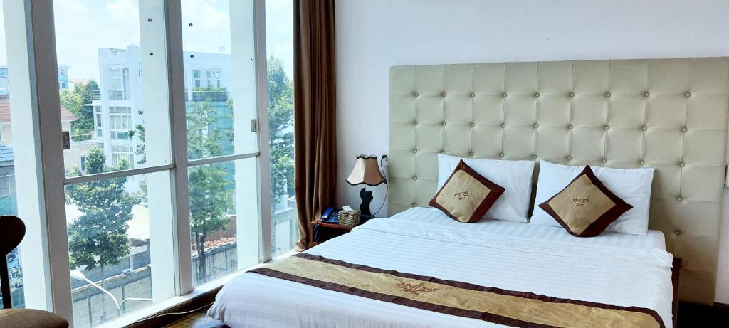 Двухместный (Номер Делюкс с кроватью размера «queen-size») отеля 7s Anh Duc 1 Hotel Binh Duong, Хошимин