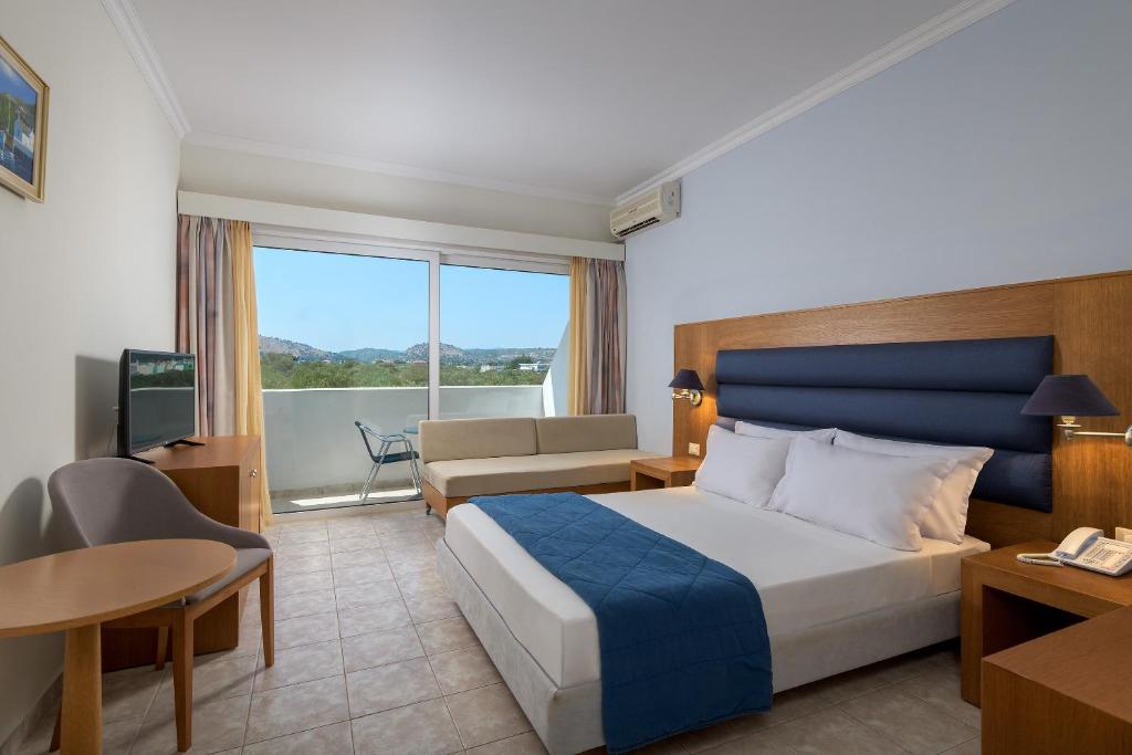 Двухместный (Классический номер с видом на бассейн) отеля Lydia Maris Resort & Spa, Колимбия