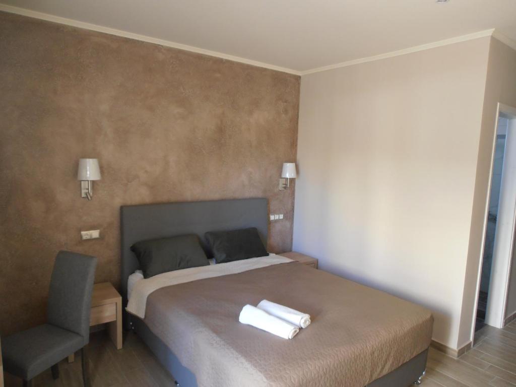Двухместный (Двухместный номер с 1 кроватью и балконом) отеля Frosini Gardens, Кассиопи