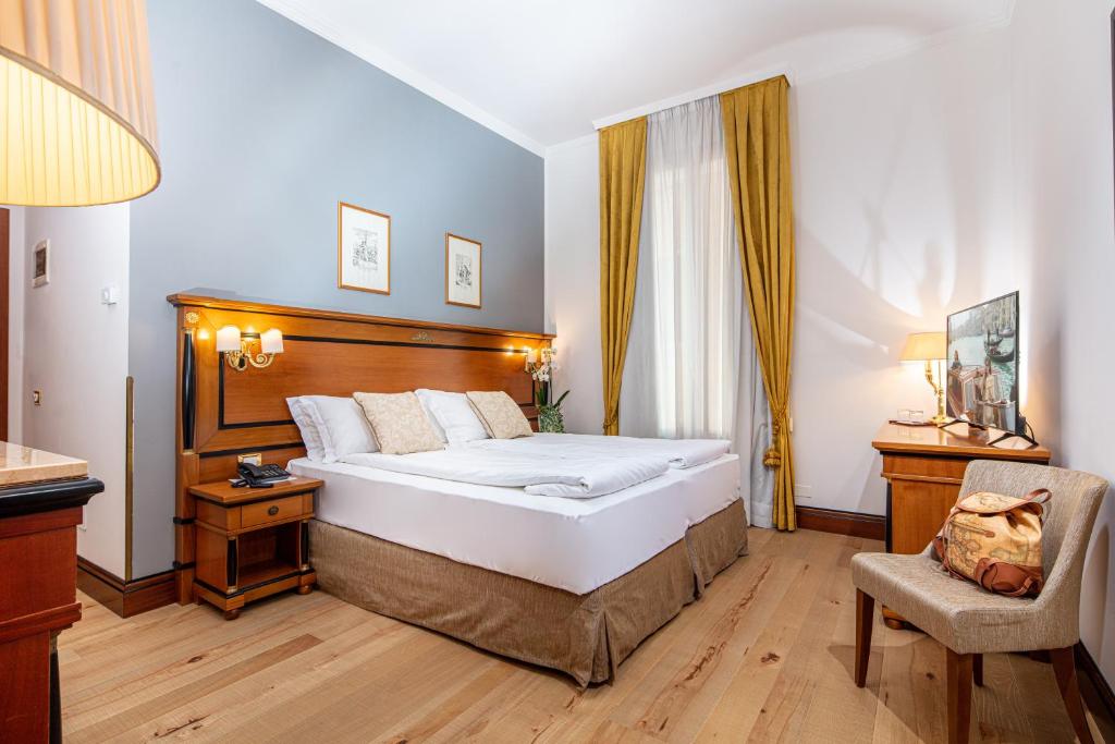 Двухместный (Двухместный номер Делюкс с 1 кроватью или 2 отдельными кроватями) отеля Hotel All'Angelo, Венеция