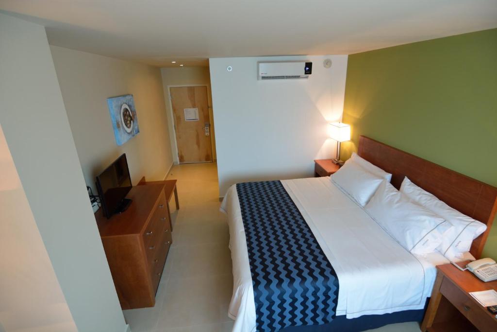 Двухместный (Стандартный двухместный номер с 1 кроватью или 2 отдельными кроватями) курортного отеля Holiday Inn Express Cabo San Lucas, Кабо-Сан-Лукас