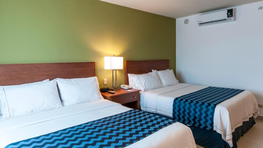 Двухместный (Номер с 2 кроватями размера «queen-size» и видом на море) курортного отеля Holiday Inn Express Cabo San Lucas, Кабо-Сан-Лукас