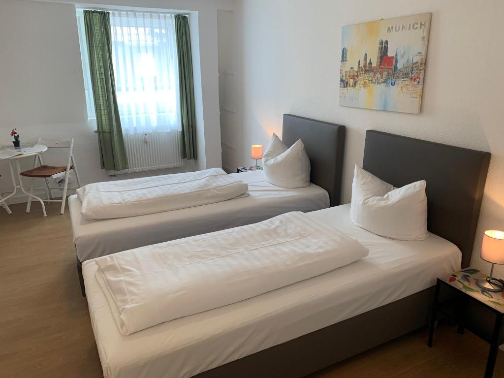 Двухместный (Бюджетный двухместный номер с 2 отдельными кроватями и общей ванной комнатой) гостевого дома Pension Belo Sono, Мюнхен