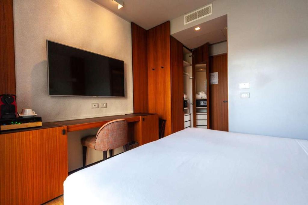 Двухместный (Классический двухместный номер с 1 кроватью, возможность посещения термального спа-центра) отеля Hotel Ocelle, Сирмионе