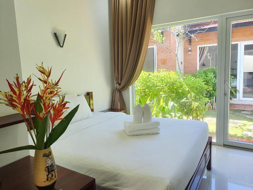 Двухместный (Двухместный номер с 1 кроватью, вид на сад) отеля Tuong Vy Hotel & Pit Stop Mui Ne, Фантхьет