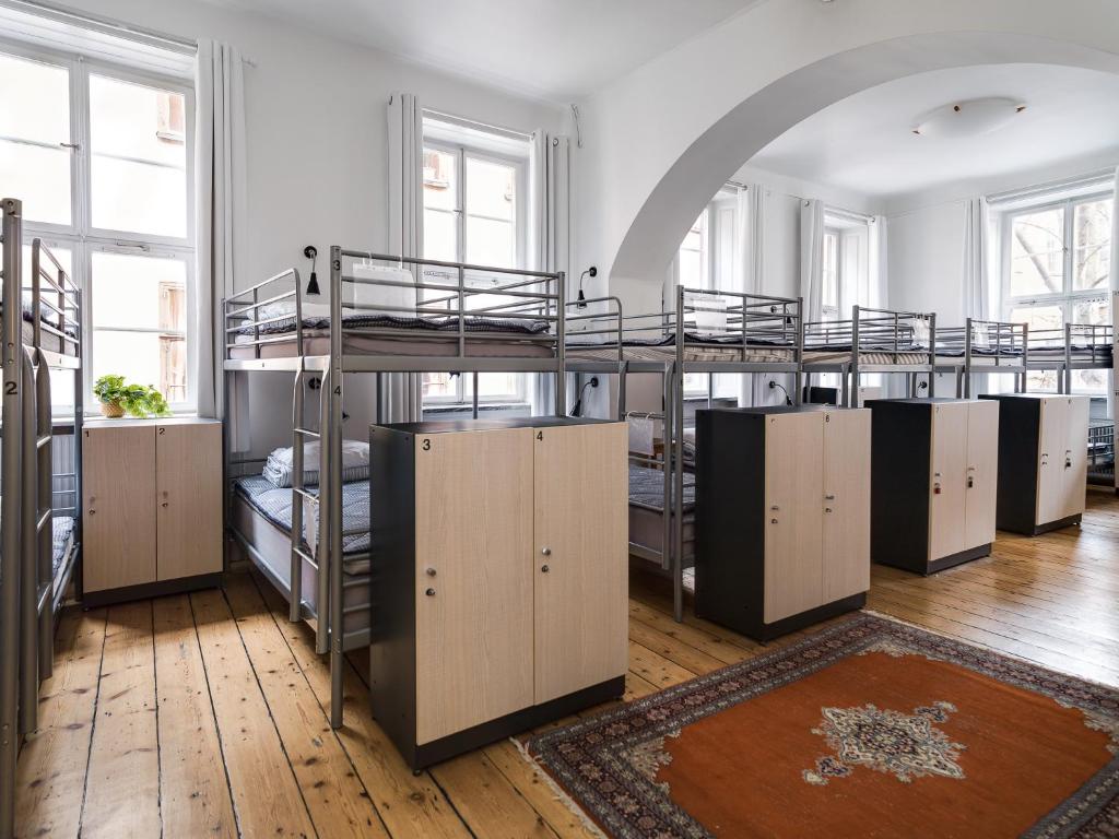 Номер (Кровать в общем номере для мужчин и женщин с 10 кроватями) хостела Castanea Old Town Hostel, Стокгольм