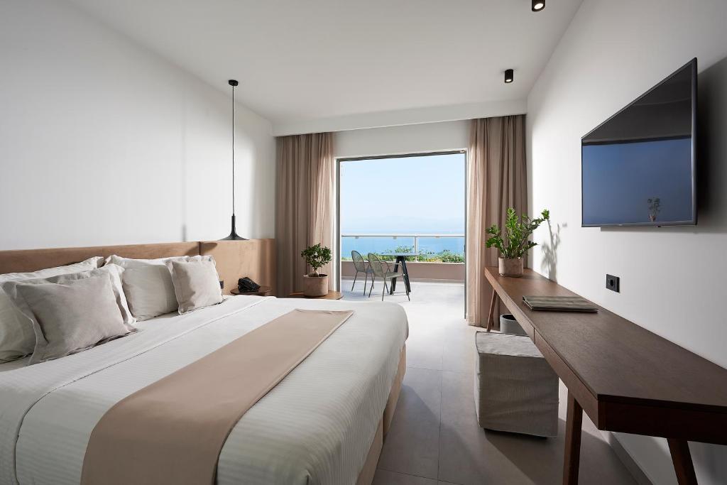 Сьюит (Суперлюкс с видом на море) курортного отеля Michelangelo Resort & Spa, Агиос-Фокас