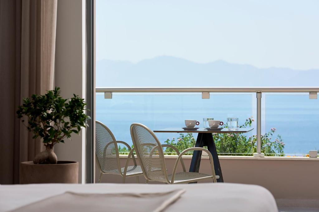 Двухместный (Двухместный номер «Премиум» с 1 кроватью рядом с морем) курортного отеля Michelangelo Resort & Spa, Агиос-Фокас